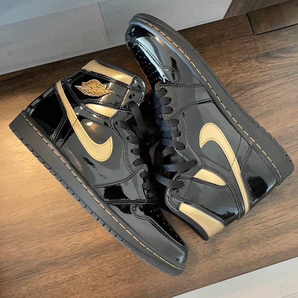 Preowned Nike Air Jordan 1 High OG Black Metallic Gold (2020)